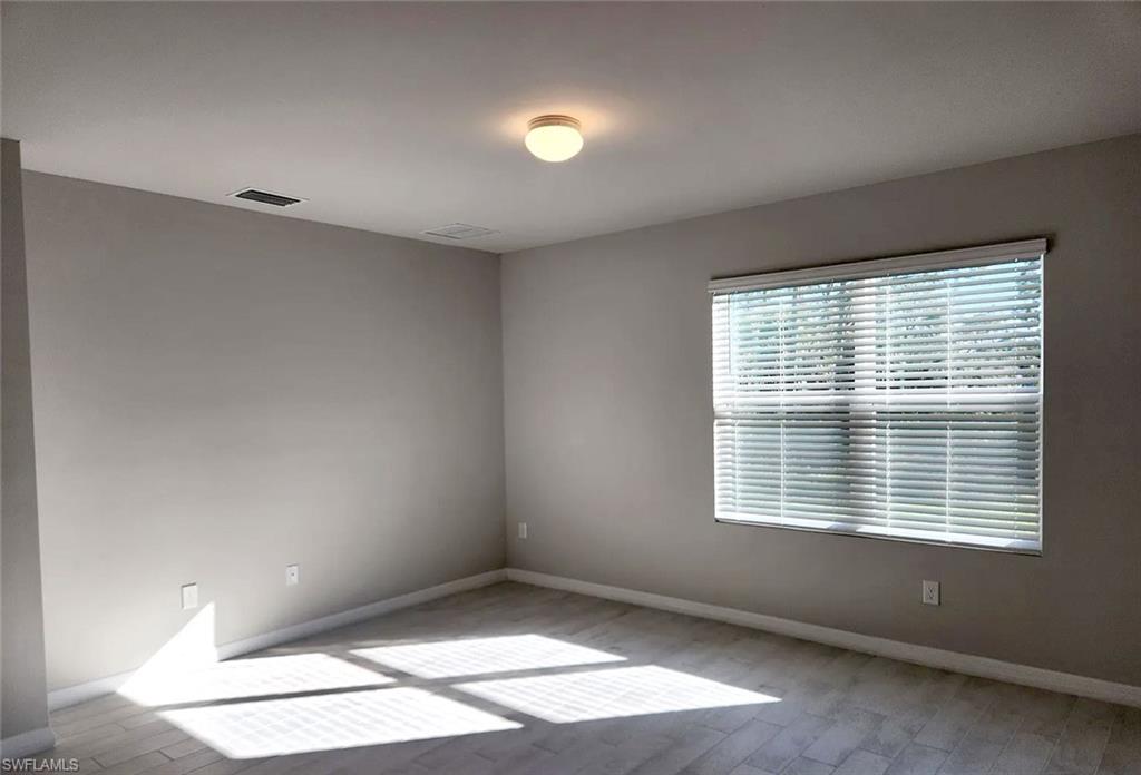 20580 Charles St Property Photo 5