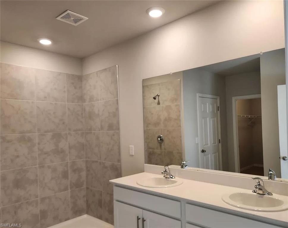 20580 Charles St Property Photo 11