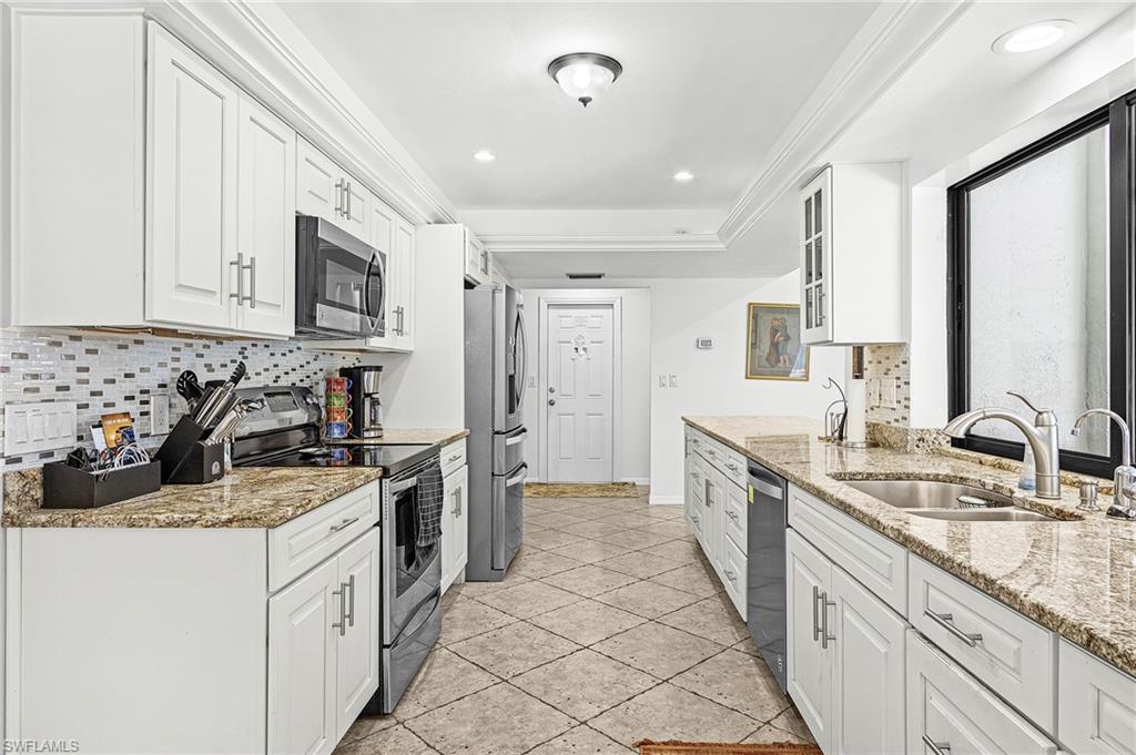 4220 Glasgow Ct Property Photo 6