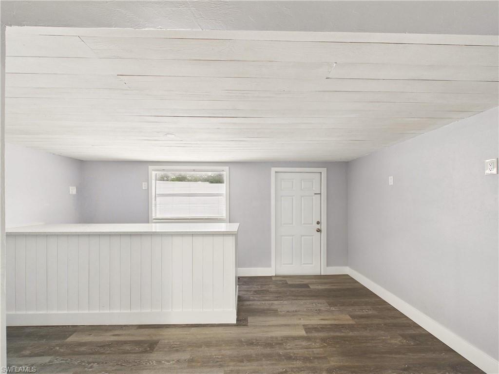 567 13th St N Property Photo 5