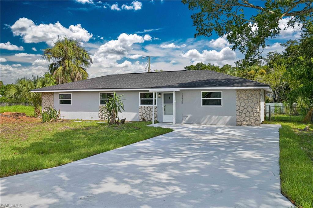 13820 1st St Property Photo 1