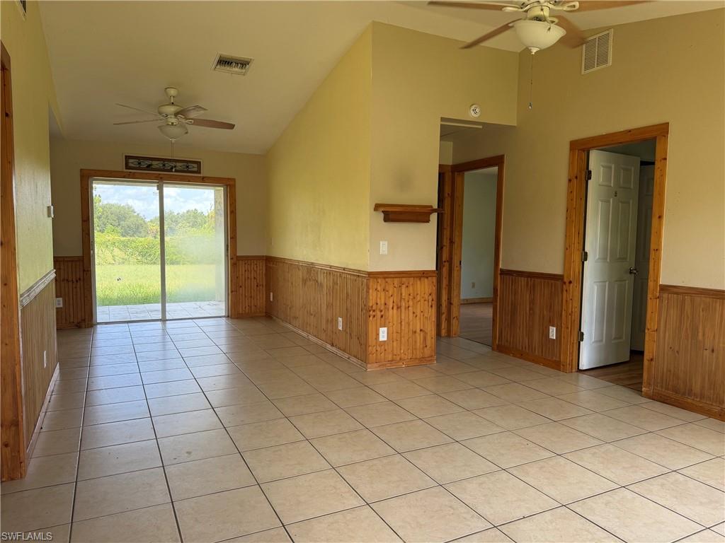 367 Peerless St Property Photo 4