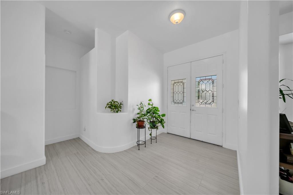 11142 Lakeland Cir Property Photo 5