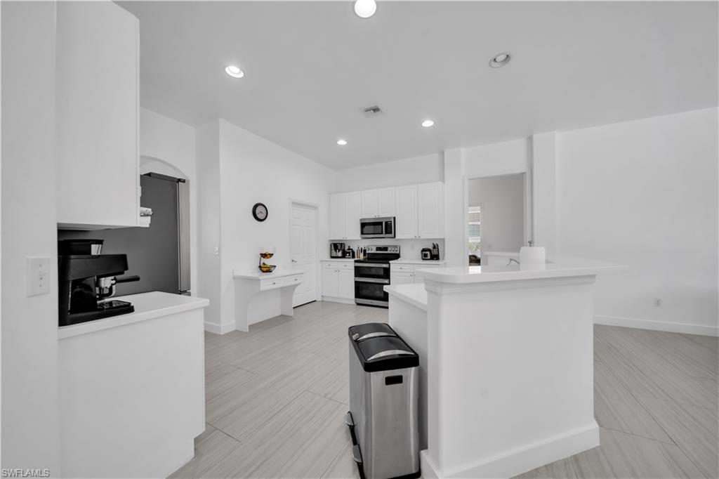 11142 Lakeland Cir Property Photo 31