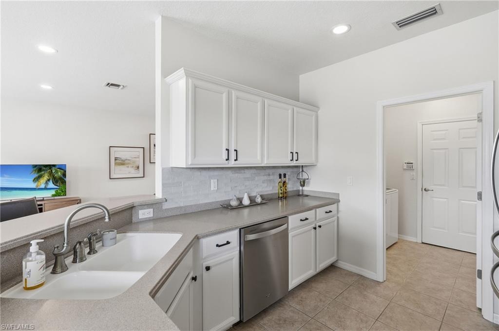 8631 Lakefront Ct Property Photo 9