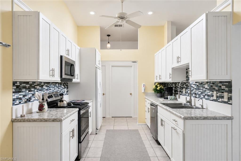 1114 Ne Van Loon Ln Property Photo 11