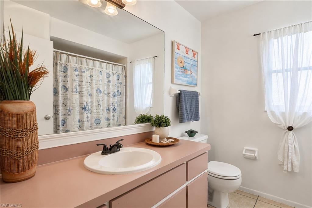 1114 Ne Van Loon Ln Property Photo 15