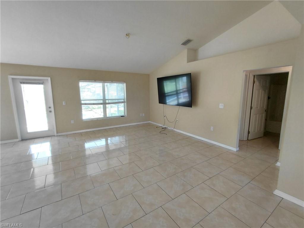2013 Ne 13th Pl Property Photo 7