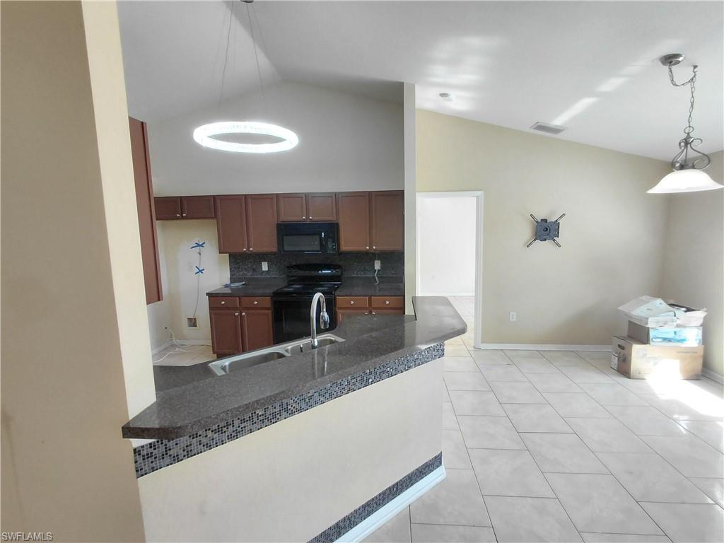 2013 Ne 13th Pl Property Photo 9