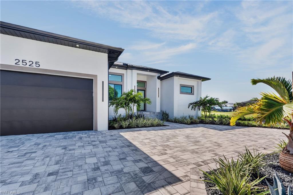 2525 Surfside Blvd Property Photo 2