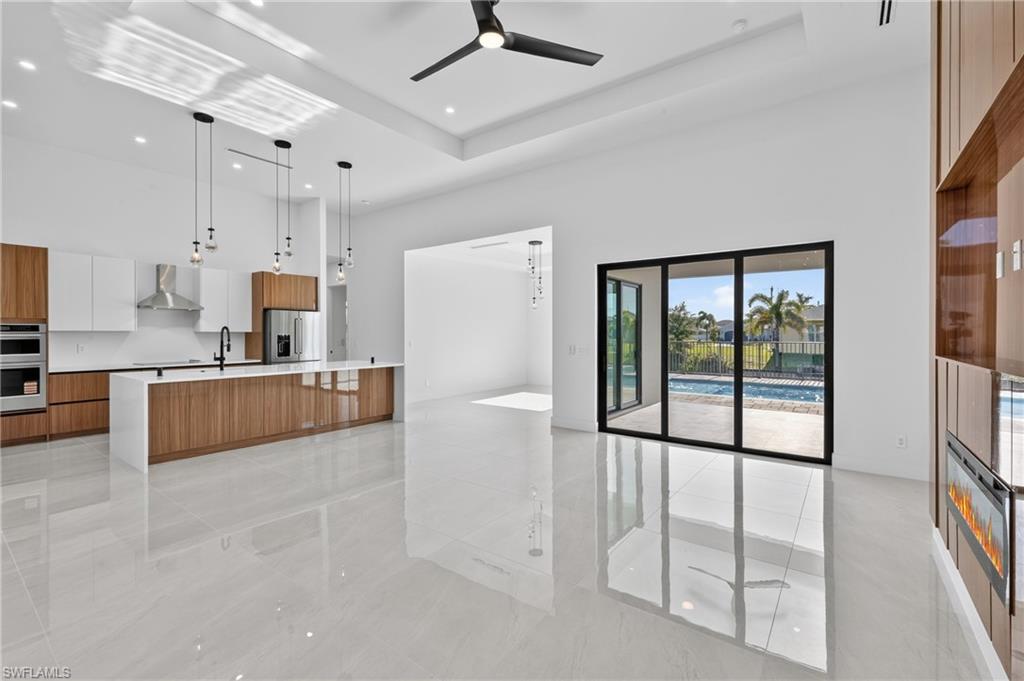 2525 Surfside Blvd Property Photo 4
