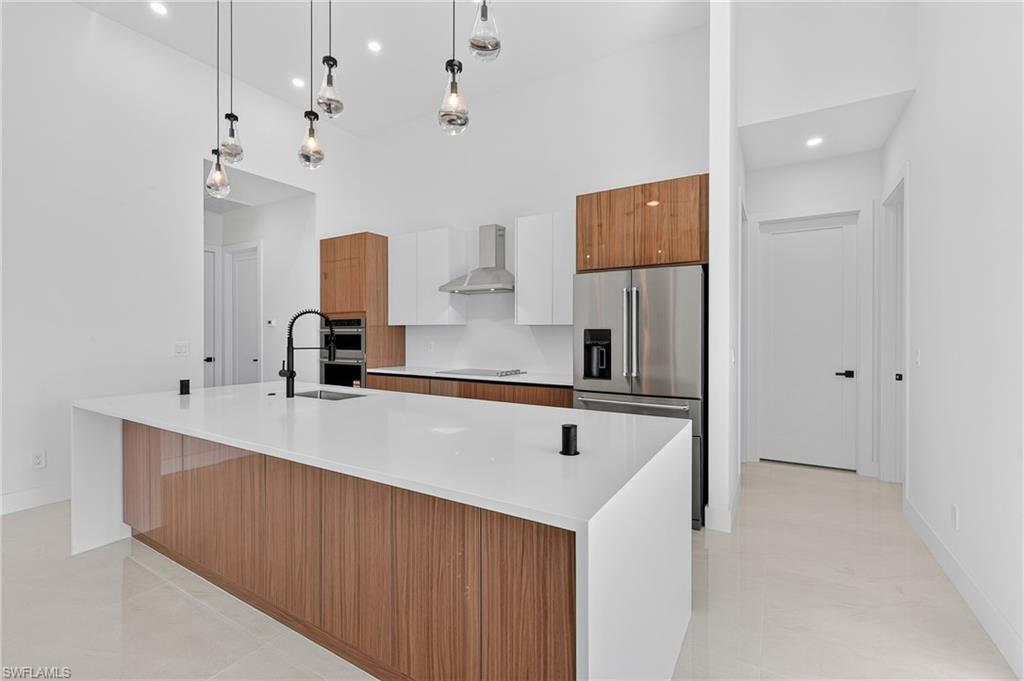2525 Surfside Blvd Property Photo 6