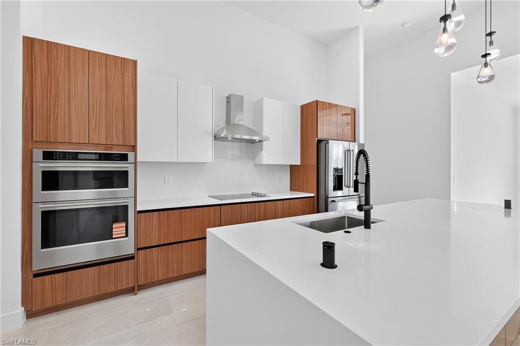 2525 Surfside Blvd Property Photo 8