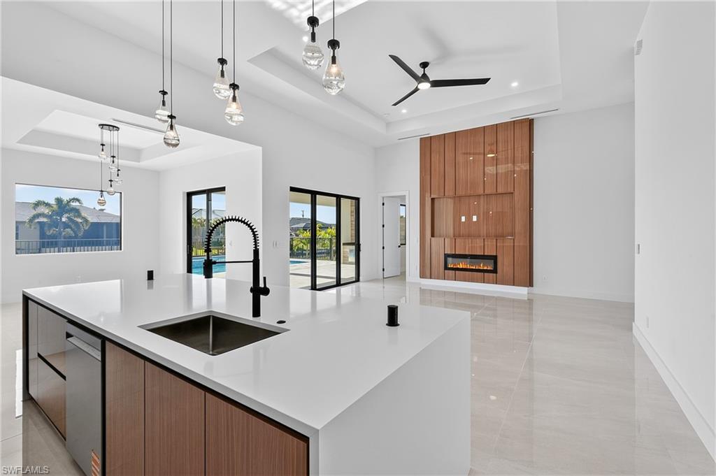 2525 Surfside Blvd Property Photo 10