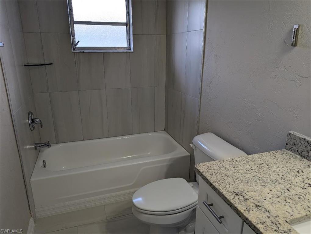 3715 Se 9th Pl #9 Property Photo 8