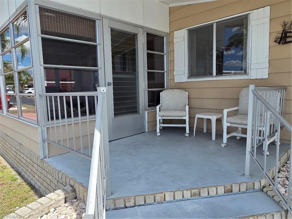 561 Winning Way Property Photo 3