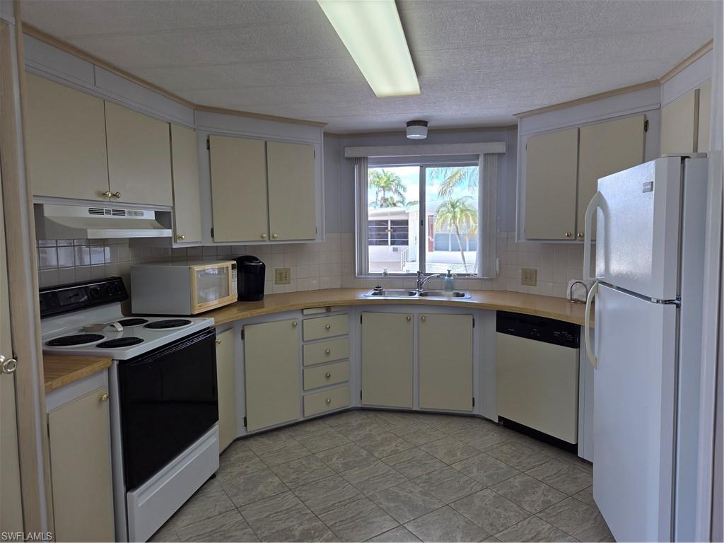 561 Winning Way Property Photo 5