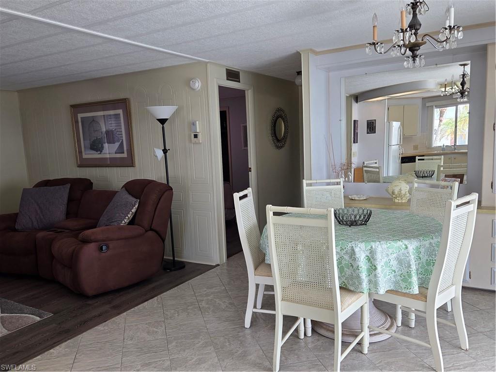 561 Winning Way Property Photo 9