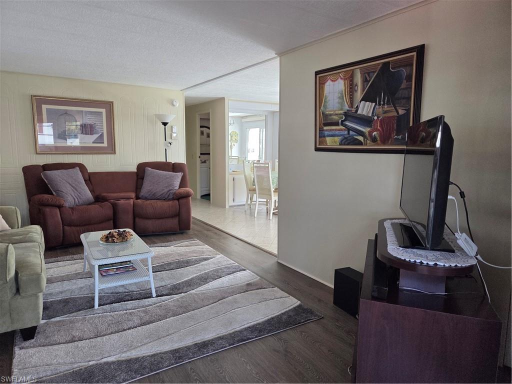 561 Winning Way Property Photo 13