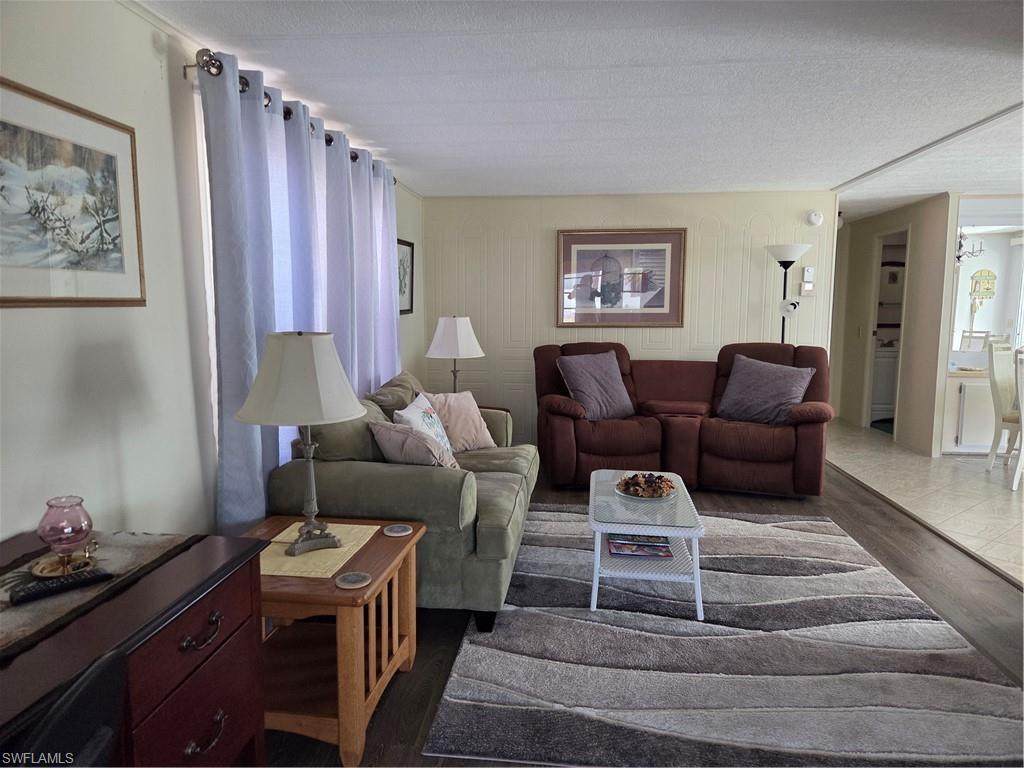 561 Winning Way Property Photo 14