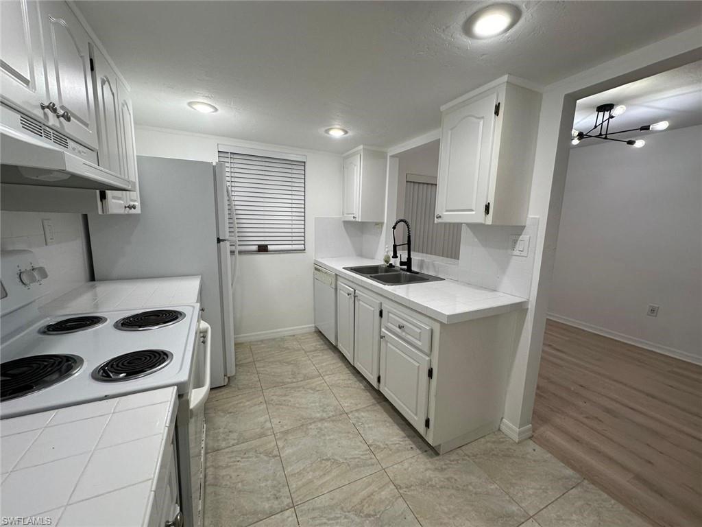 12642 Kenwood Ln B Property Photo 4