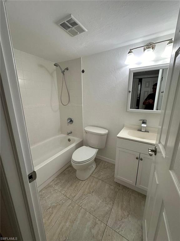 12642 Kenwood Ln B Property Photo 11