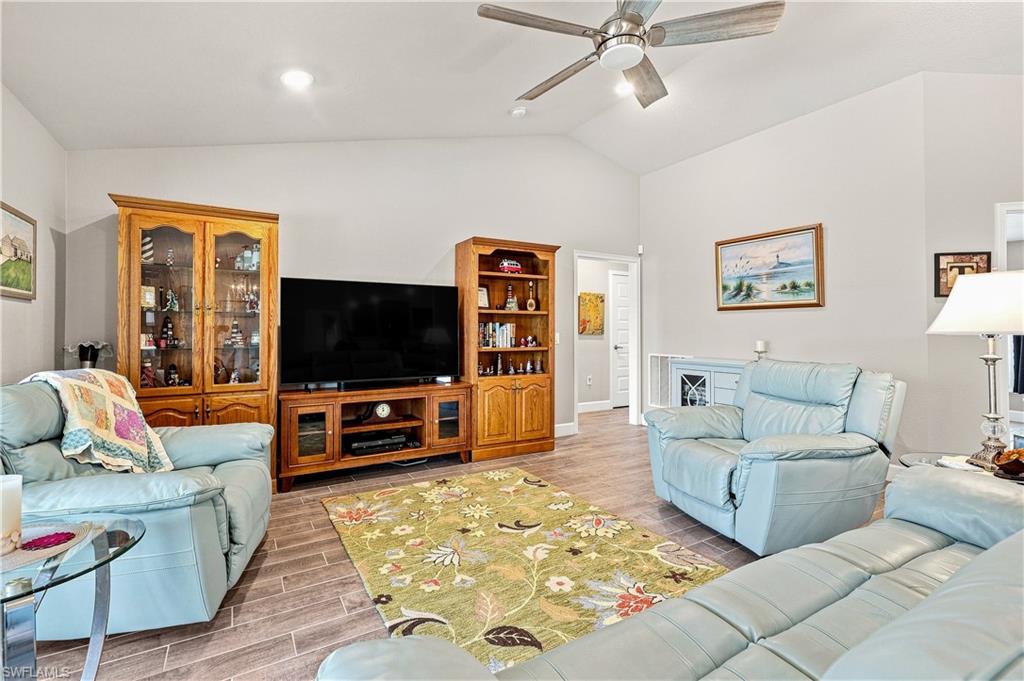 16457 Trading Post Rd Property Photo 9