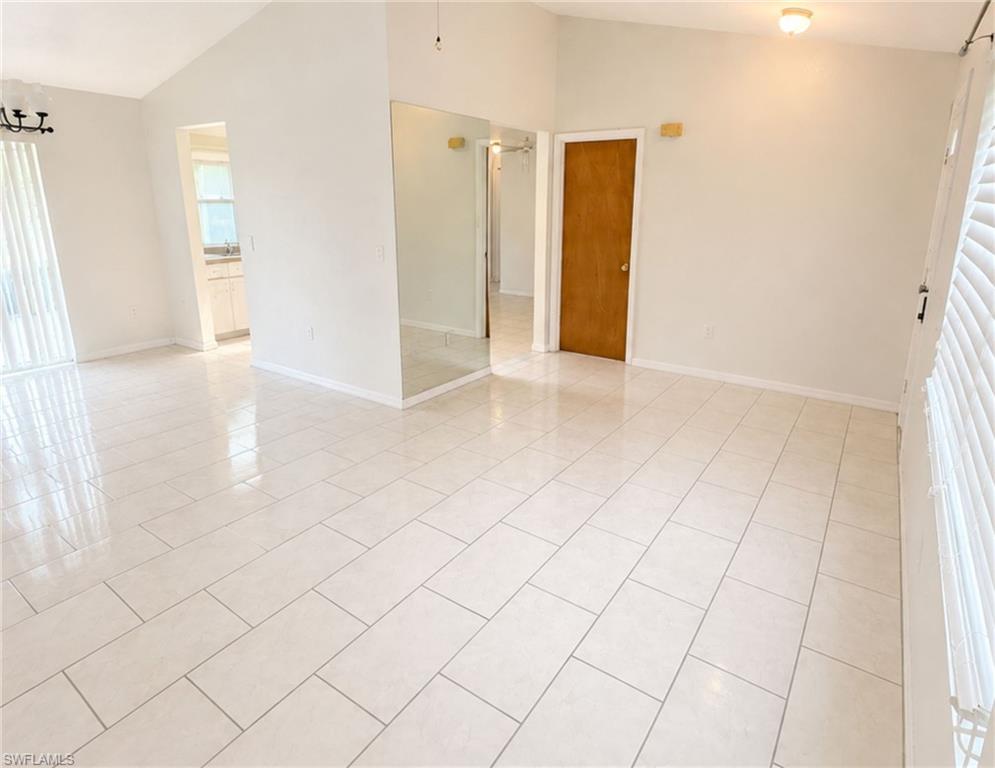 21476 Peachland Blvd Property Photo 4