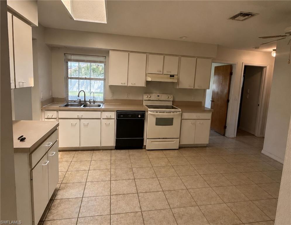 21476 Peachland Blvd Property Photo 8