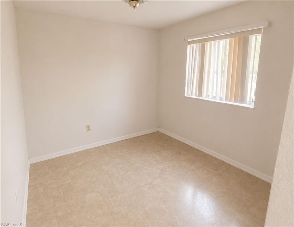 21476 Peachland Blvd Property Photo 11