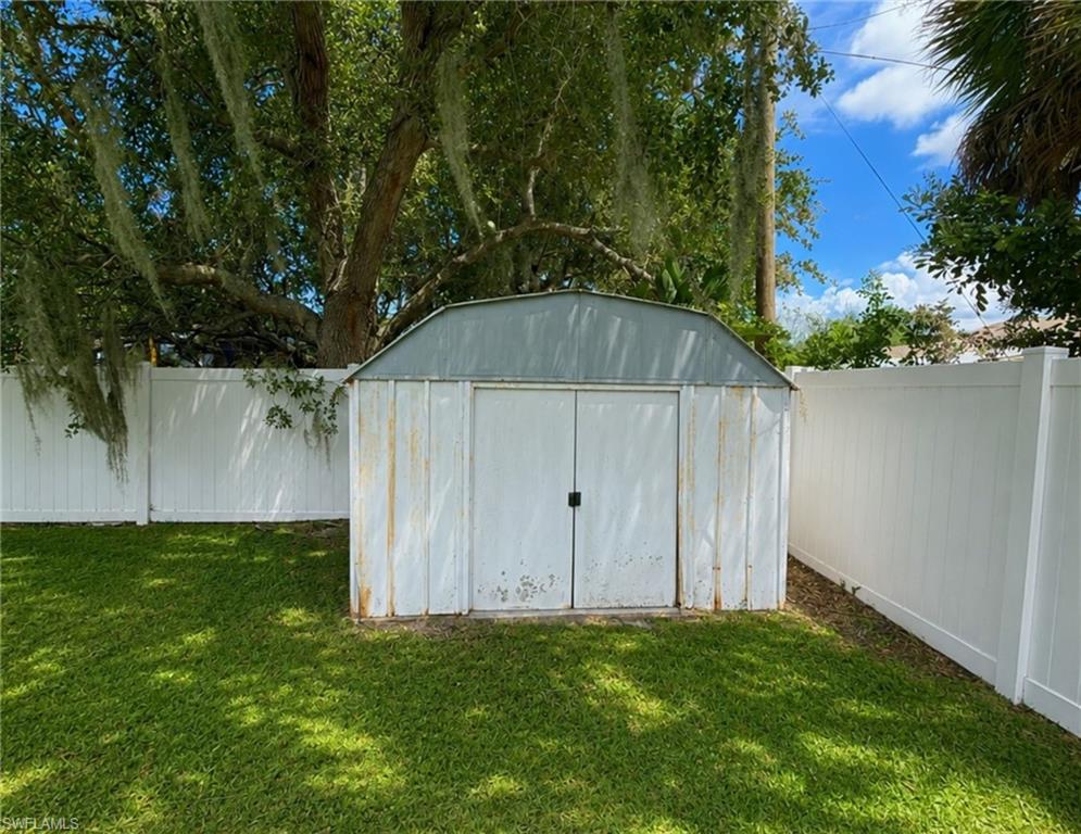 21476 Peachland Blvd Property Photo 21