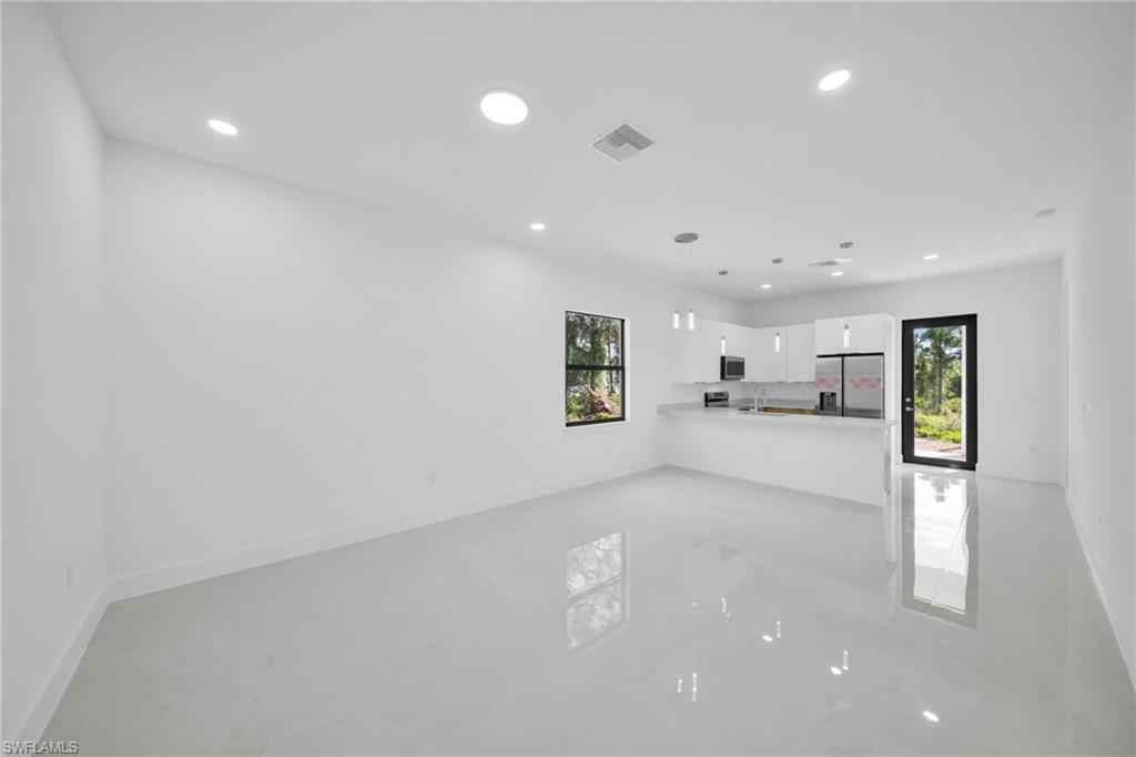 347 Columbus Blvd Property Photo 5