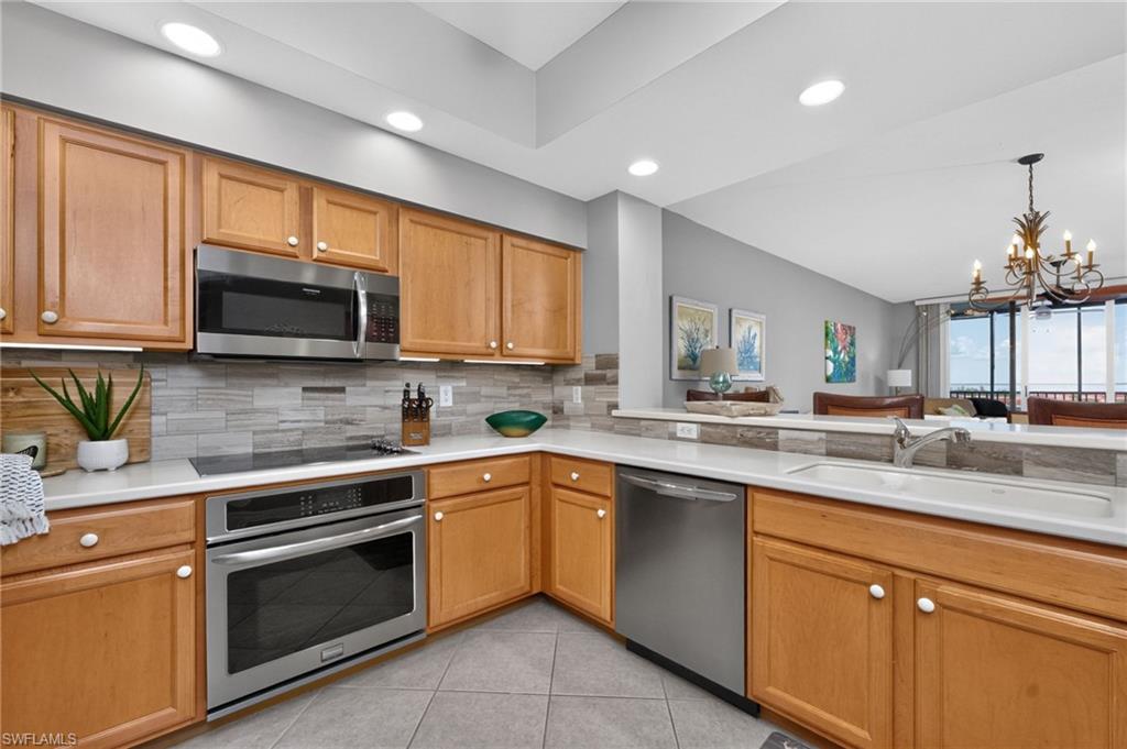 3313 Sunset Key Cir 402 Property Photo 10
