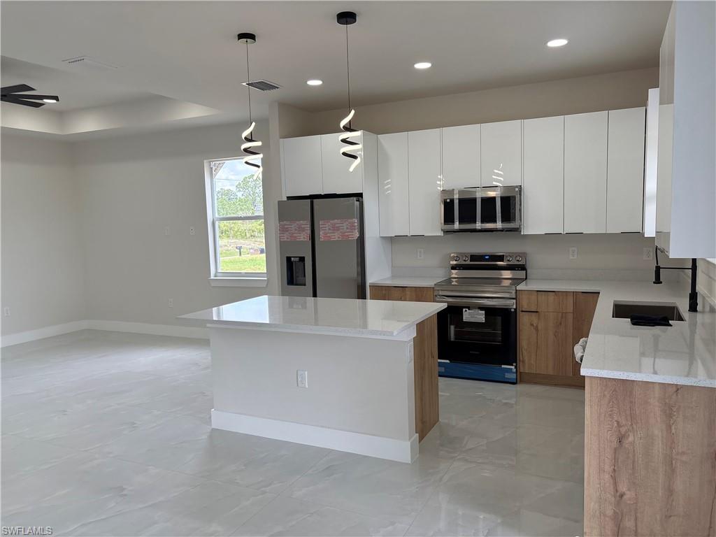 2508 21st St W Property Photo 5