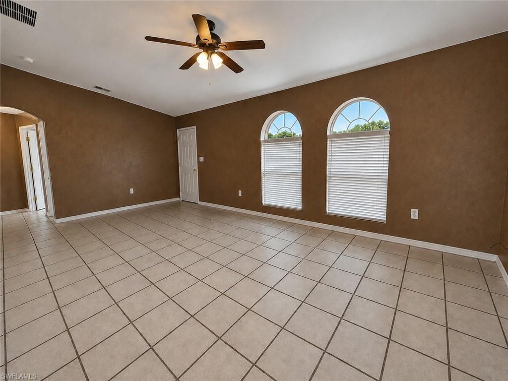 2411 Millie Ave S Property Photo 4