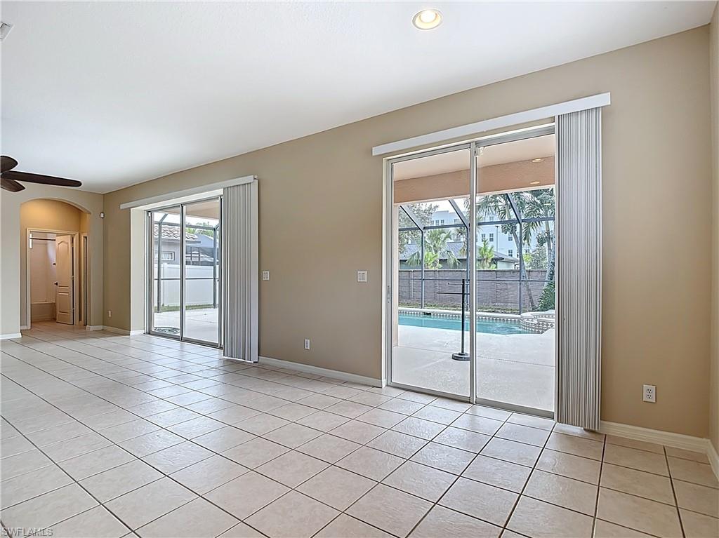2798 Via Piazza Loop Property Photo 12