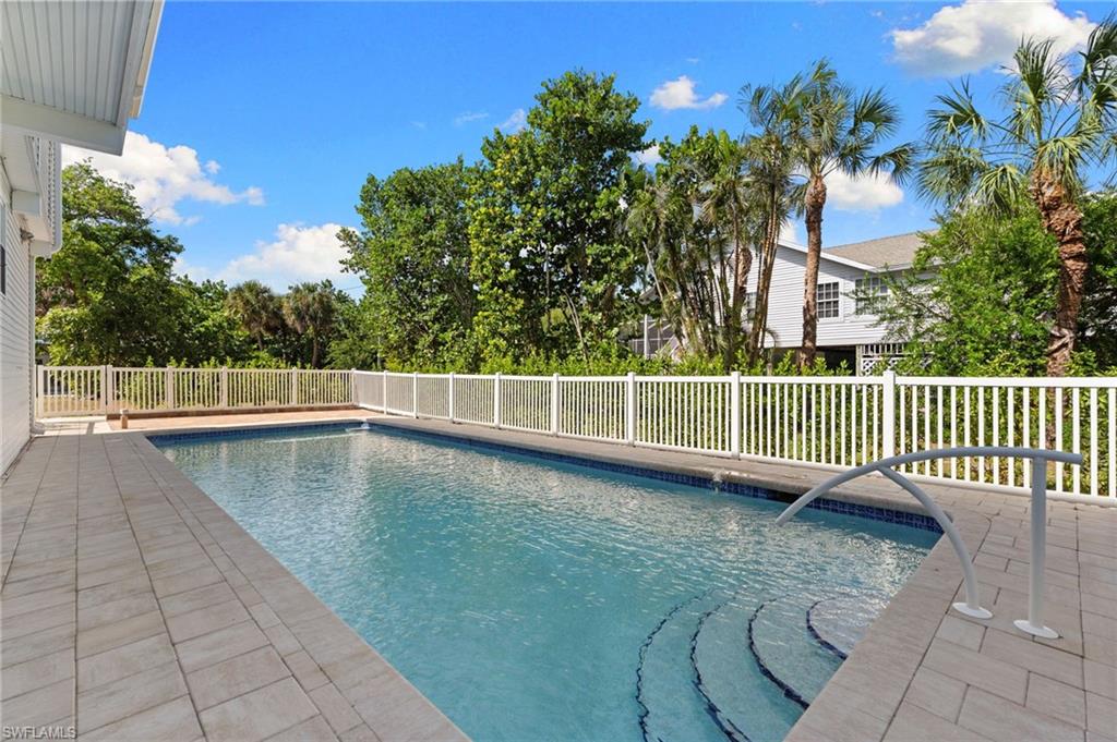 475 Las Tiendas Ln Property Photo 3