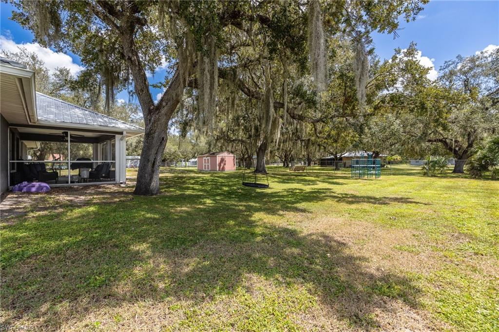 311 S Oak St Property Photo 24