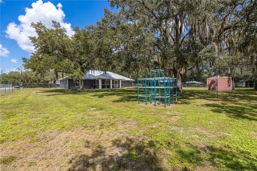 311 S Oak St Property Photo 25