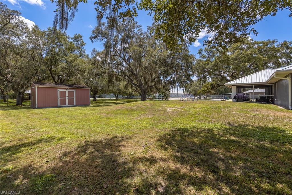 311 S Oak St Property Photo 31