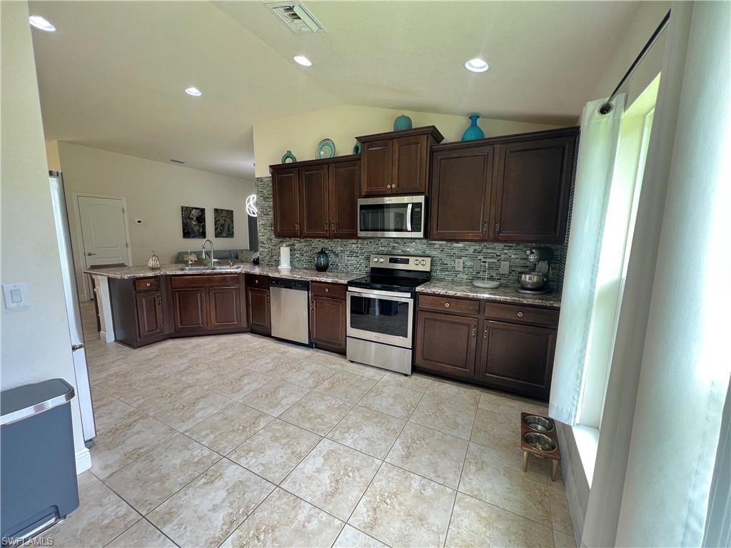 555 Sargent St Property Photo 8
