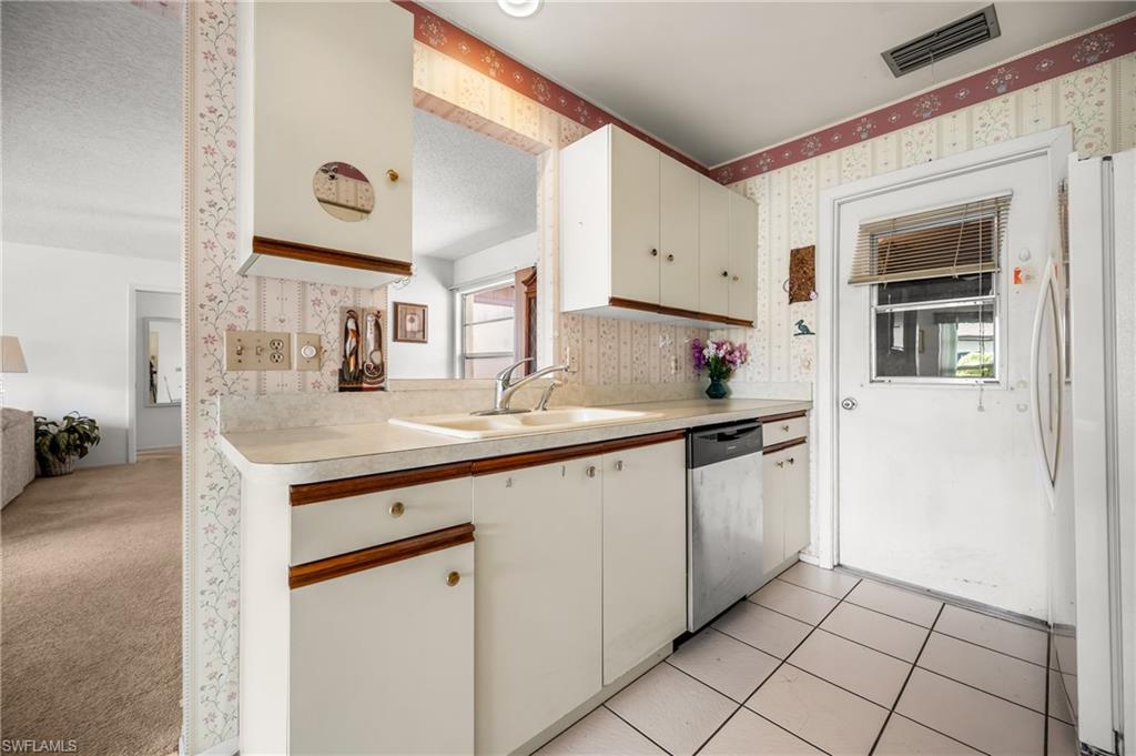 658 Foxwood Blvd 88 Property Photo 14