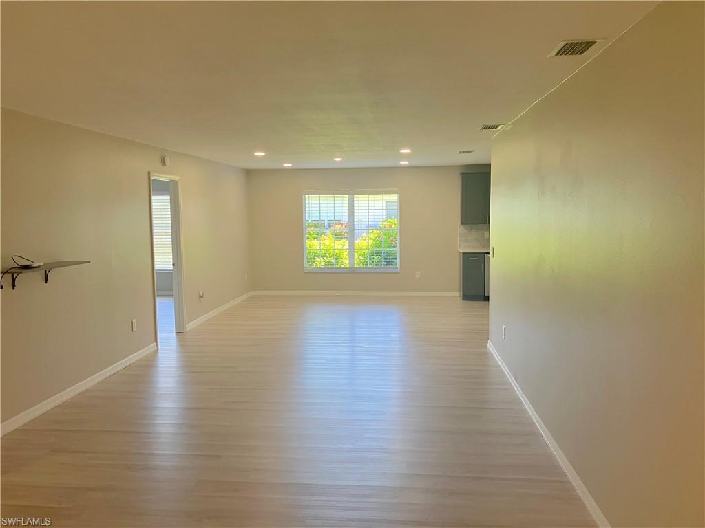 1254 Hazeltine Dr Property Photo 4