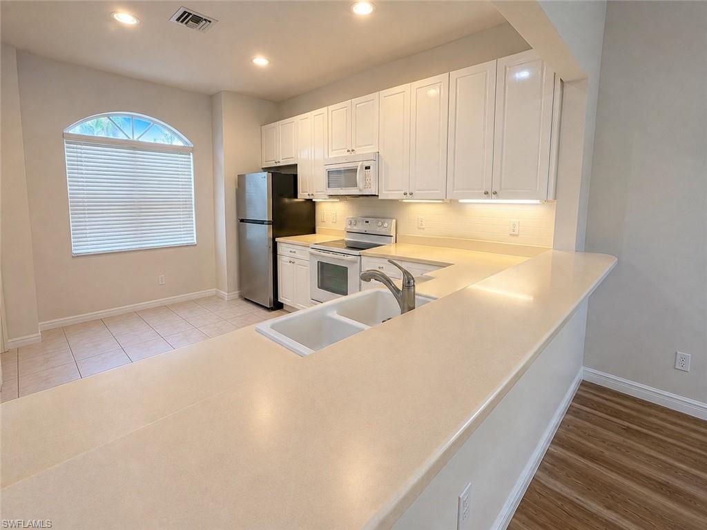 11330 Lakeland Cir Property Photo 2