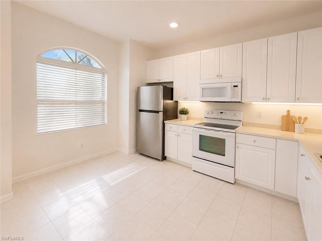 11330 Lakeland Cir Property Photo 4