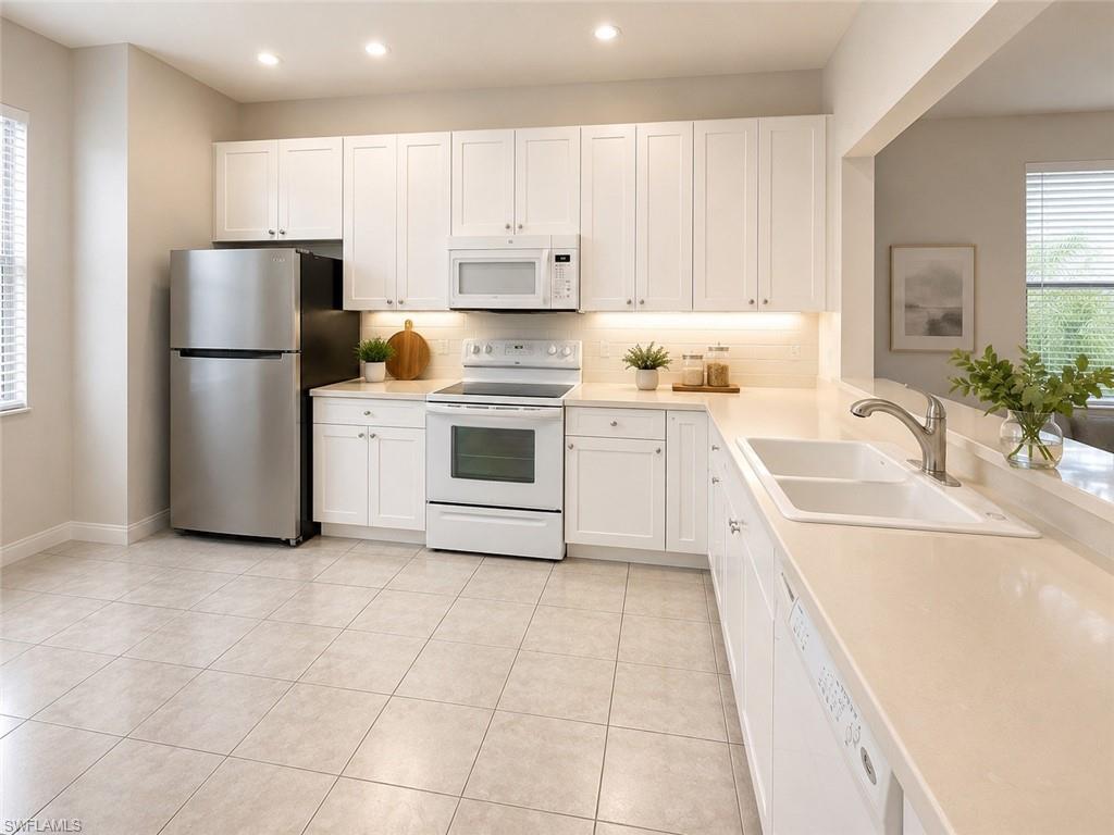 11330 Lakeland Cir Property Photo 7