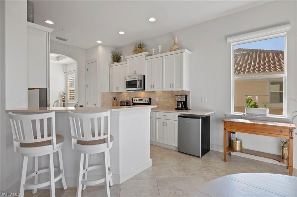 10251 Glastonbury Cir 201 Property Photo 6