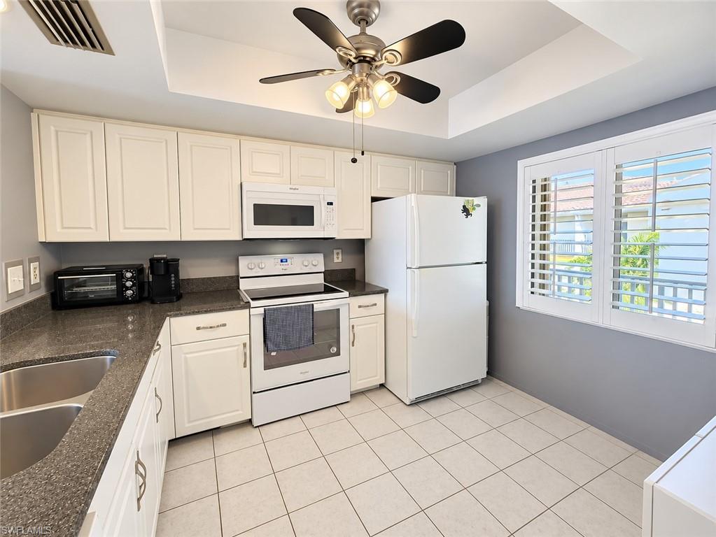 11220 Caravel Cir 308 Property Photo 2