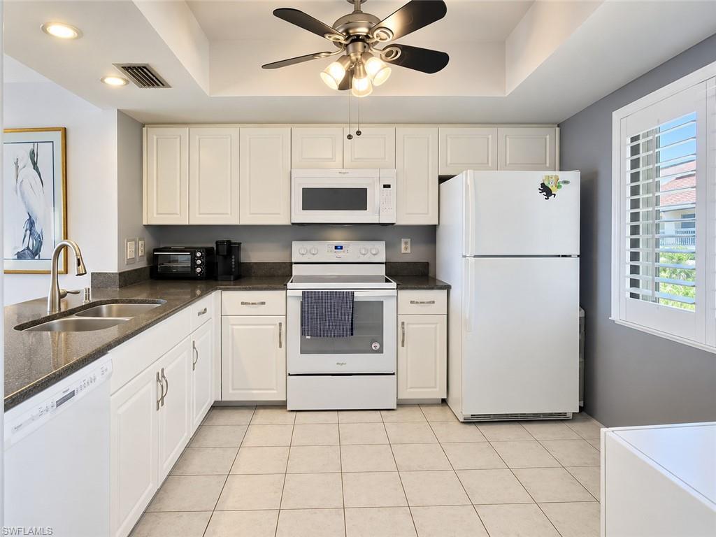 11220 Caravel Cir 308 Property Photo 4
