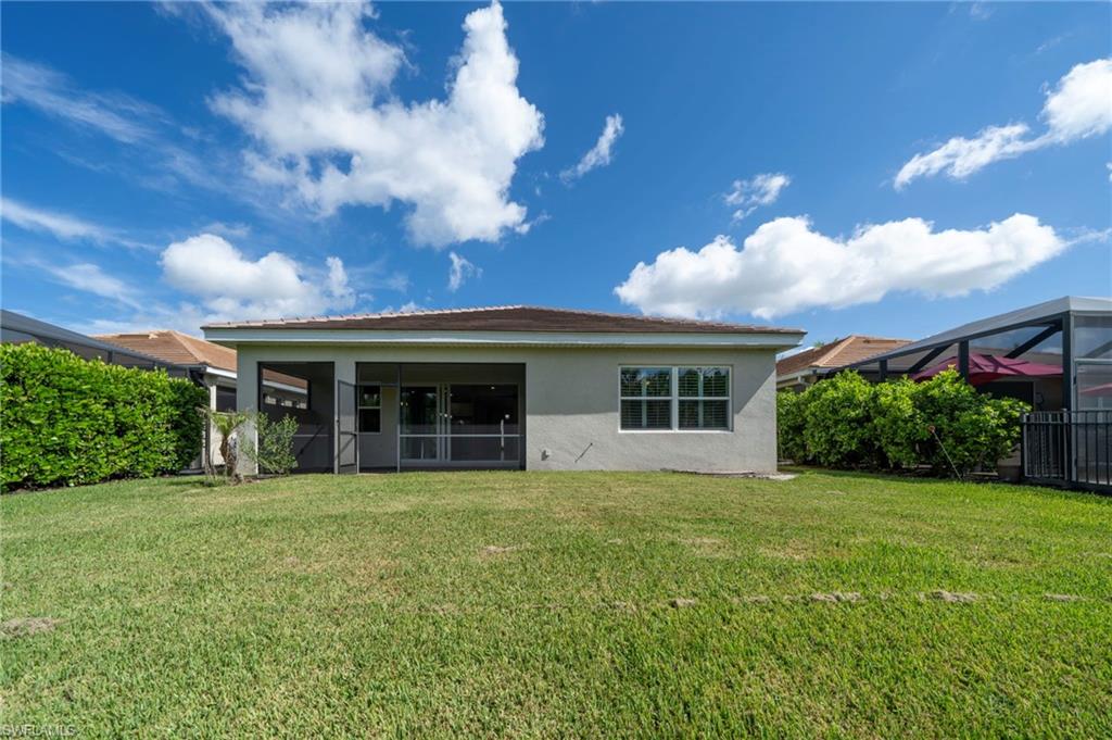 8051 Venetian Pointe Dr Property Photo 3
